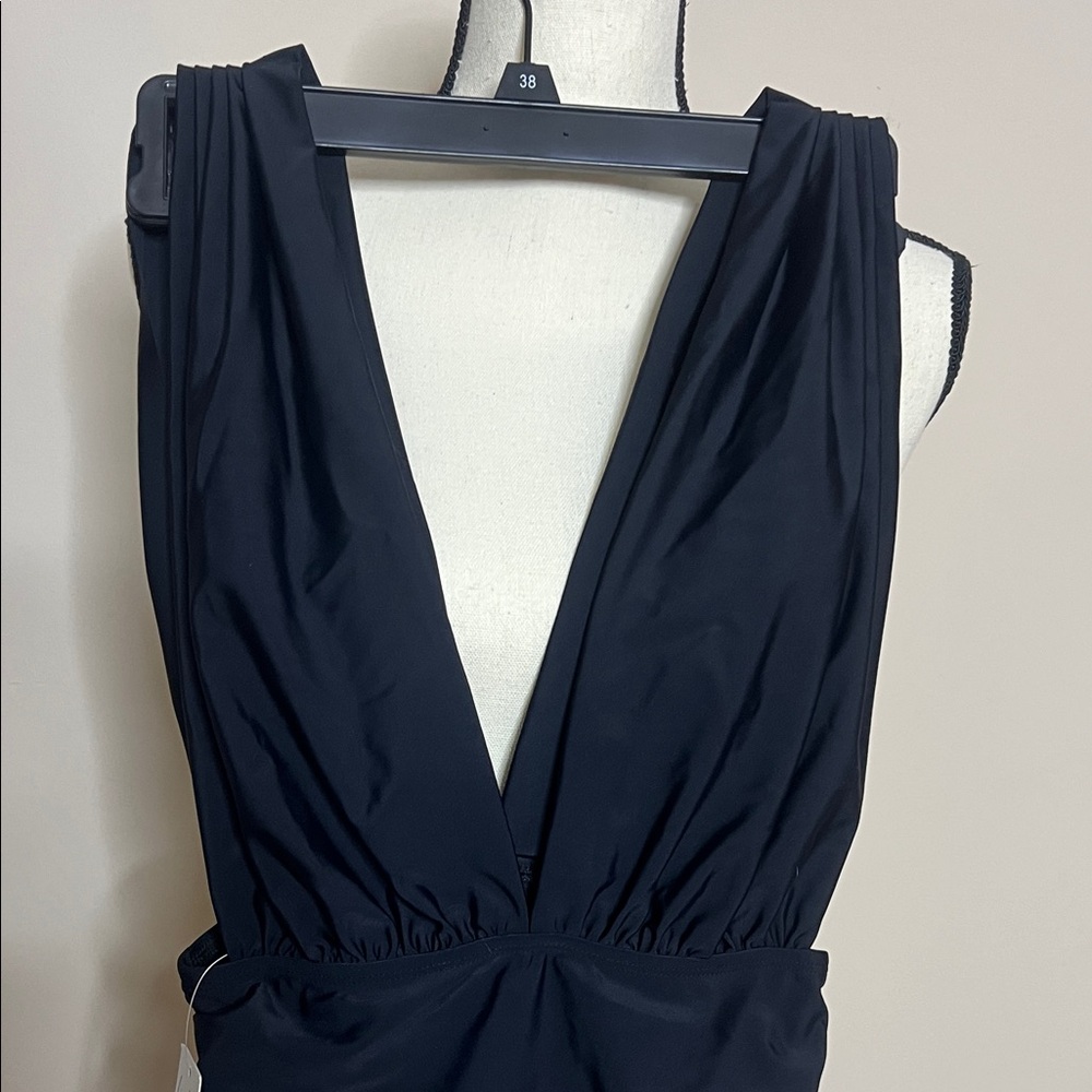 🩱🏊♀️🤿⛱️NWT Cupshe Black Deep V-Neck Body Swimsuit - Picture 4 of 10